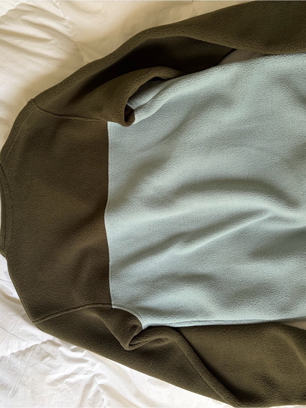 Patagonia Synchilla Snap-T Fleece Pullover in Olive, Light Blue & Cream - Picture 4 of 4